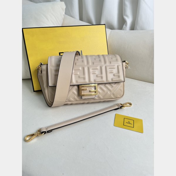 7 Star fendi Iconic Baguette Medium bag 211