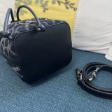 Designer VALENTINO GARAVANI V mini basket handbag