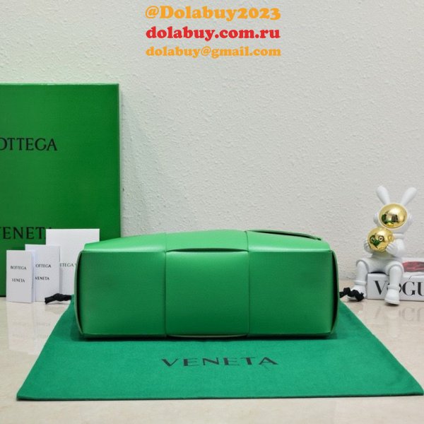 Luxury BOTTEGA VENETA Medium Arco Tote Bag 36CM