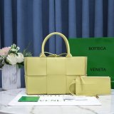 Luxury BOTTEGA VENETA Medium Arco Tote Bag 36CM